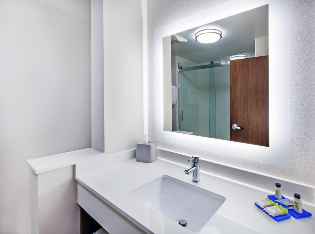 Holiday Inn Express & Suites Tulsa South - Woodland Hills By Ihg Екстериор снимка