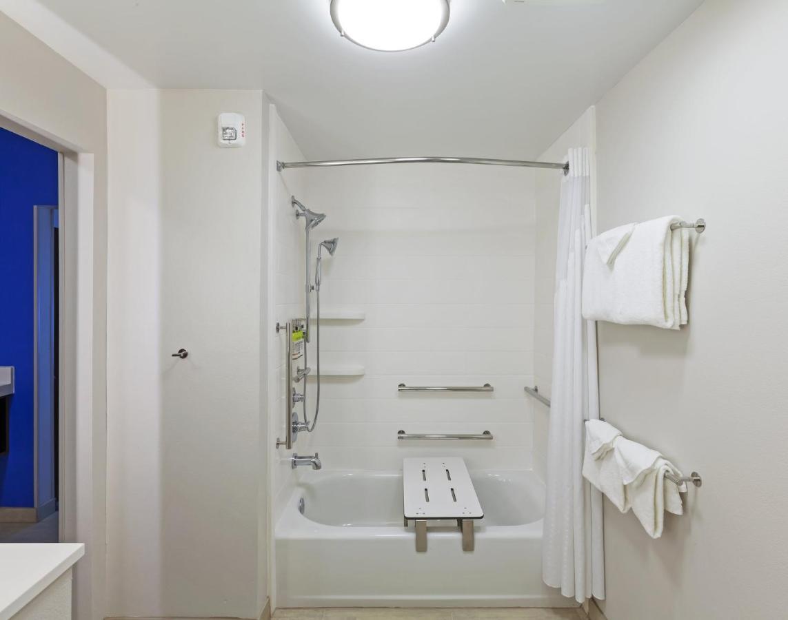 Holiday Inn Express & Suites Tulsa South - Woodland Hills By Ihg Екстериор снимка