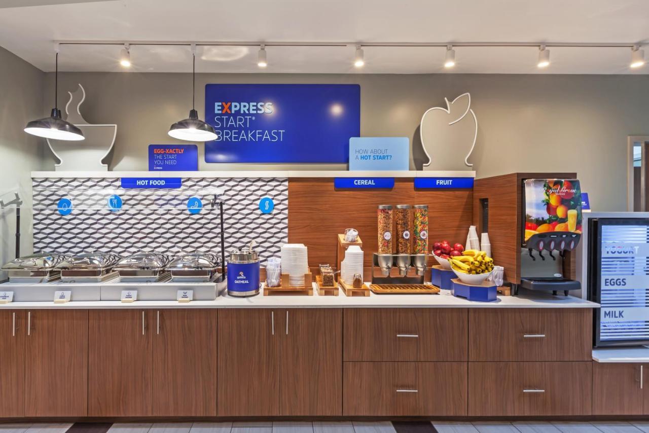 Holiday Inn Express & Suites Tulsa South - Woodland Hills By Ihg Екстериор снимка