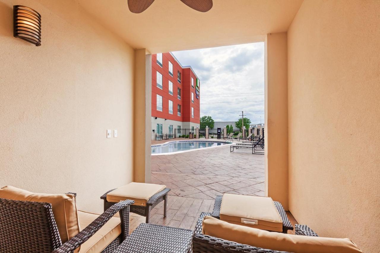 Holiday Inn Express & Suites Tulsa South - Woodland Hills By Ihg Екстериор снимка