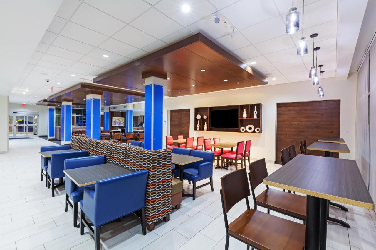 Holiday Inn Express & Suites Tulsa South - Woodland Hills By Ihg Екстериор снимка