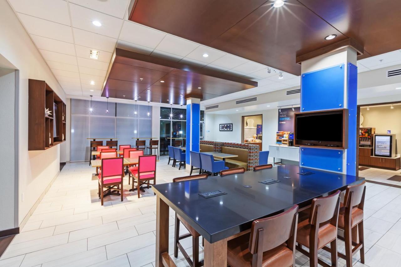 Holiday Inn Express & Suites Tulsa South - Woodland Hills By Ihg Екстериор снимка