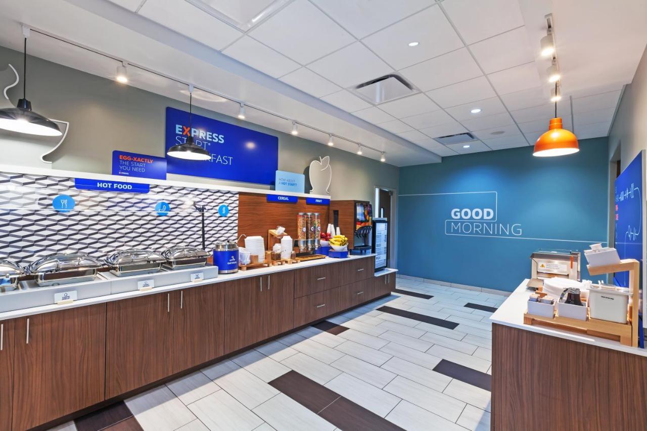 Holiday Inn Express & Suites Tulsa South - Woodland Hills By Ihg Екстериор снимка