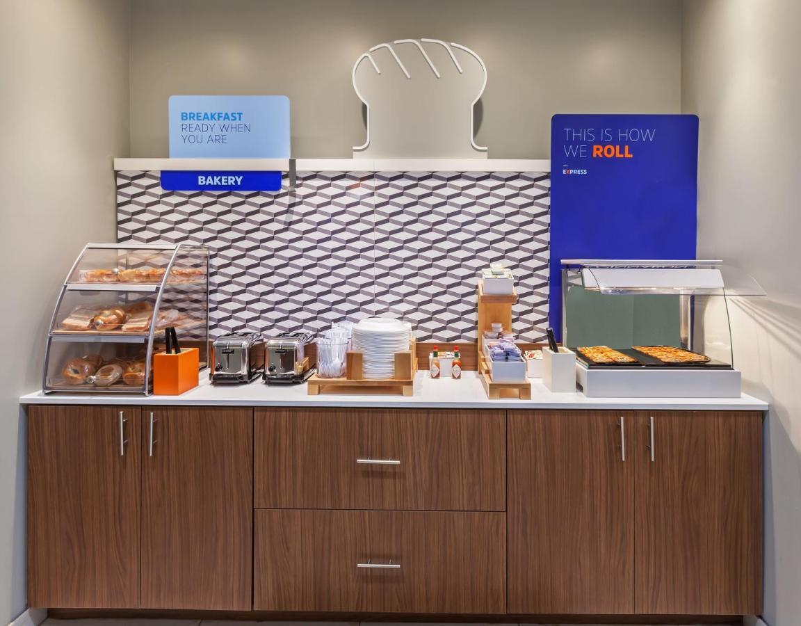 Holiday Inn Express & Suites Tulsa South - Woodland Hills By Ihg Екстериор снимка