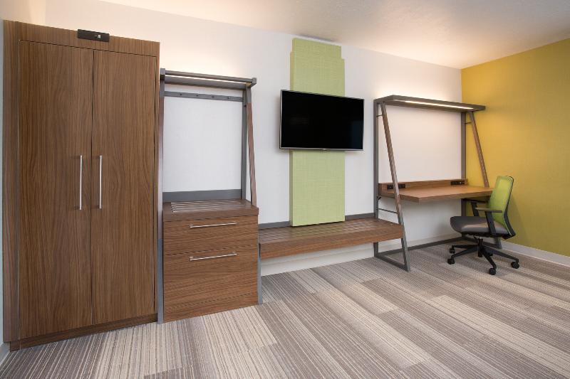 Holiday Inn Express & Suites Tulsa South - Woodland Hills By Ihg Екстериор снимка